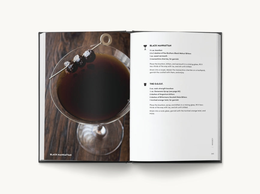 ESSENTIALS: Cocktails: Over 500 Classic Recipes