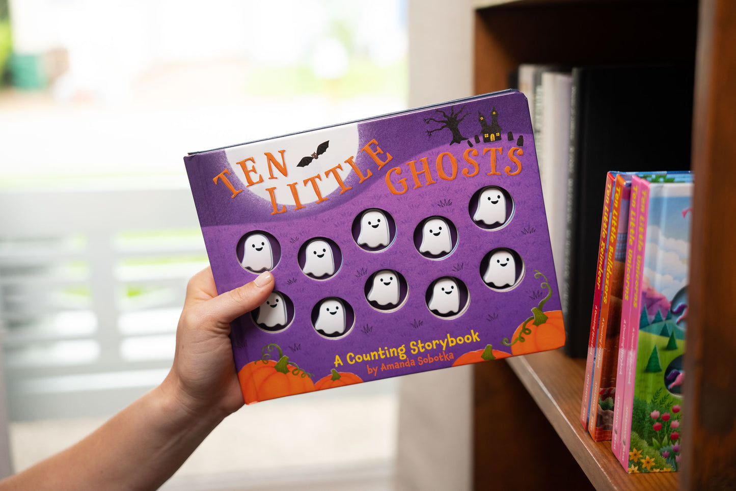 Ten Little Ghosts: A Magical Counting Storybook (Preschool Learning With Ten Little Ghosts)