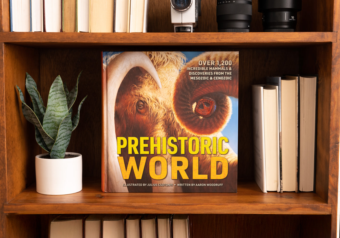 Prehistoric World: Over 1,200 Incredible Mammals & Discoveries from the Mesozoic & Cenozoic (A Comprehensive Prehistoric Encyclopedia)