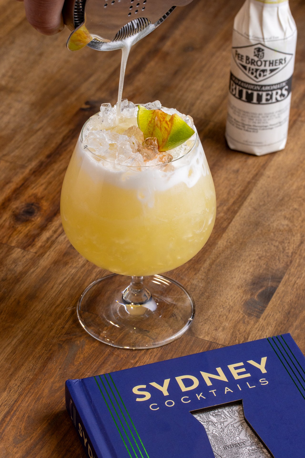 Sydney Cocktails: An Elegant Collection of Over 100 Recipes Inspired by the Land Down Under