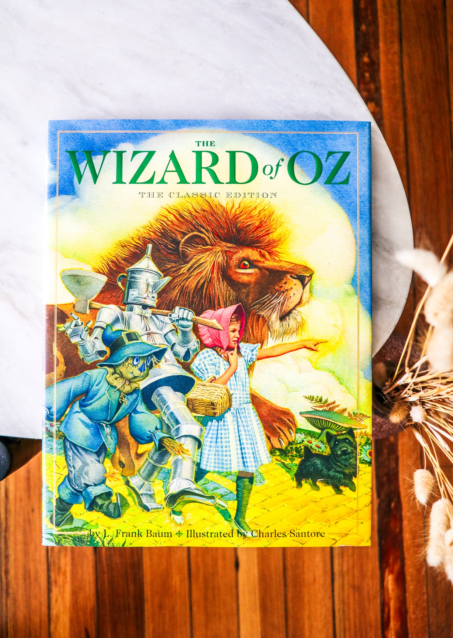 The Wizard of Oz Hardcover: The Classic Edition (by acclaimed illustrator) (Follow The Yellow Brick Road to Adventure)