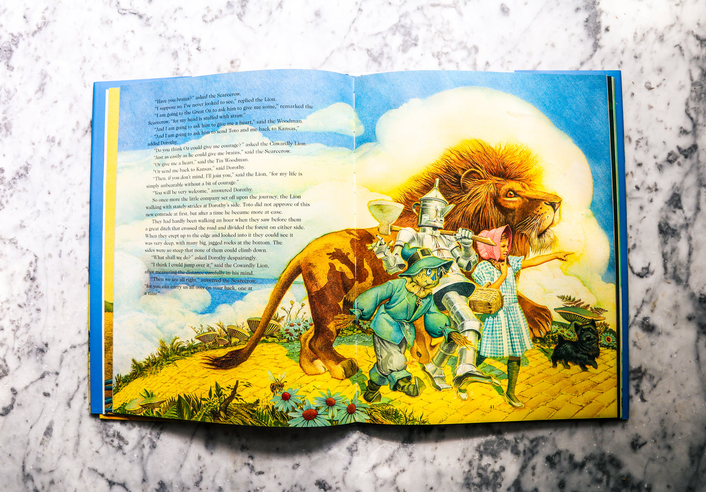 The Wizard of Oz Hardcover: The Classic Edition (by acclaimed illustrator) (Follow The Yellow Brick Road to Adventure)